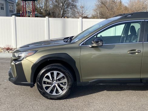 Used 2025 Subaru Outback Premium image 2