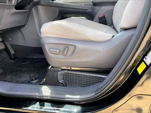 Certified 2021 Toyota Sienna LE FWD image 35