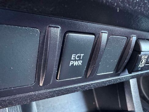 Certified 2021 Toyota Tacoma SR5 AWD/4WD image 36