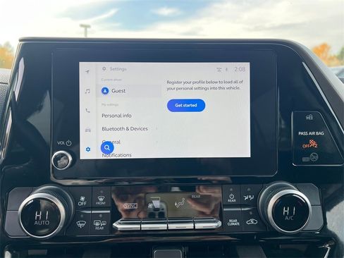 Used 2024 Toyota Highlander LE image 22