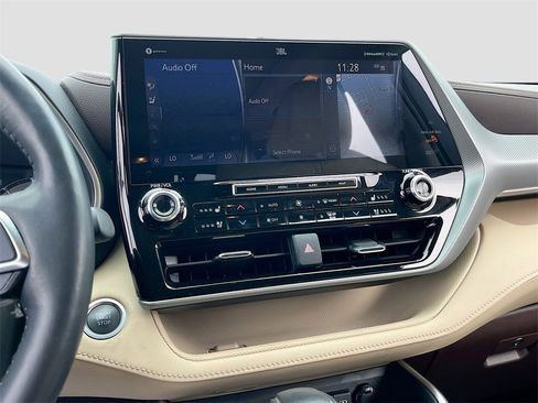 Used 2020 Toyota Highlander Platinum image 15