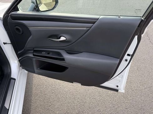 Used 2023 Lexus ES 250 w/ Premium Package image 13