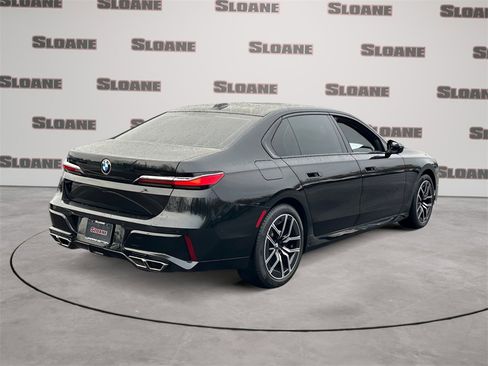 Used 2023 BMW 760i xDrive w/ Executive Package image 5