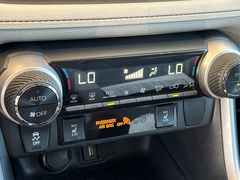 Certified 2020 Toyota RAV4 XLE w/ Convenience Package AWD/4WD image 20