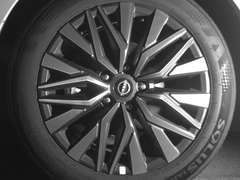 Used 2025 Nissan Altima 2.5 SV FWD image 12