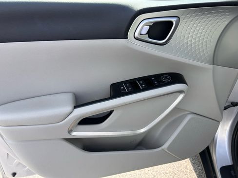 Used 2020 Kia Soul LX FWD image 10
