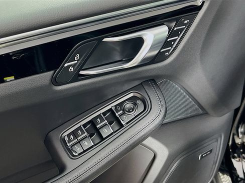 Certified 2026 Porsche Macan AWD/4WD image 20