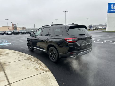 New 2025 Honda Pilot Touring image 6