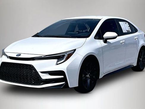 Used 2025 Toyota Corolla SE FWD image 2