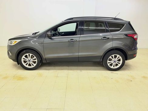 Used 2017 Ford Escape SE w/ Equipment Group 201A image 2