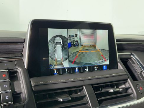 Used 2024 GMC Yukon SLT w/ SLT Luxury Package image 23