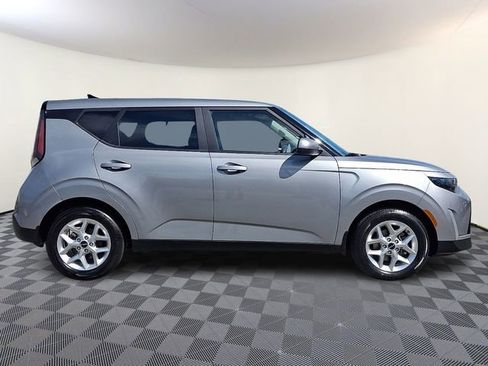 Used 2023 Kia Soul LX w/ LX Technology Package image 7