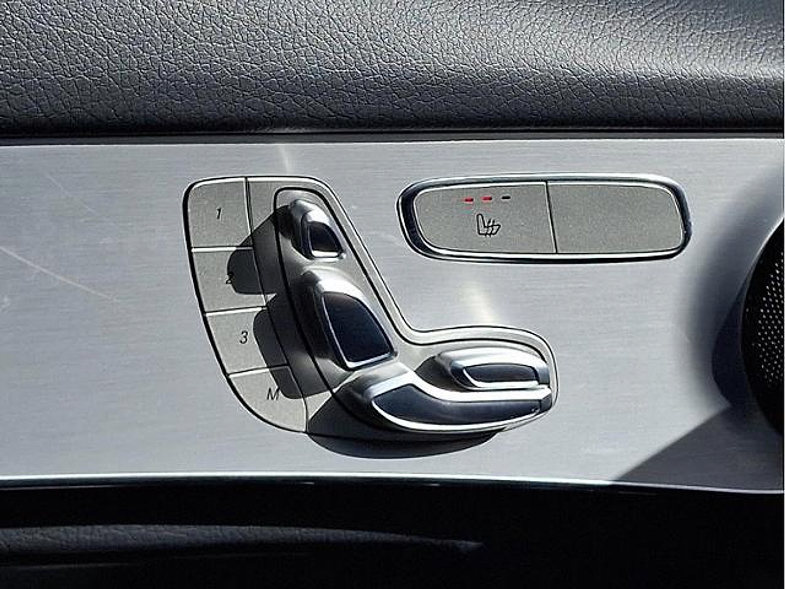 Used 2020 Mercedes-Benz GLC 300 4MATIC image 25