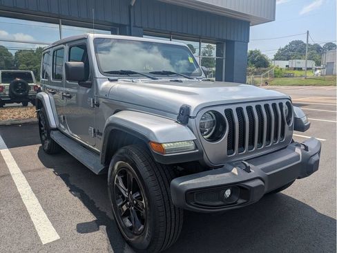 Used 2020 Jeep Wrangler Unlimited Sahara AWD/4WD image 3