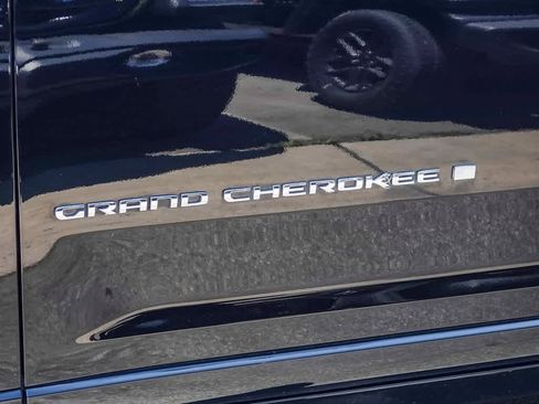 Certified 2022 Jeep Grand Cherokee L Overland w/ Luxury Tech Group IV image 9