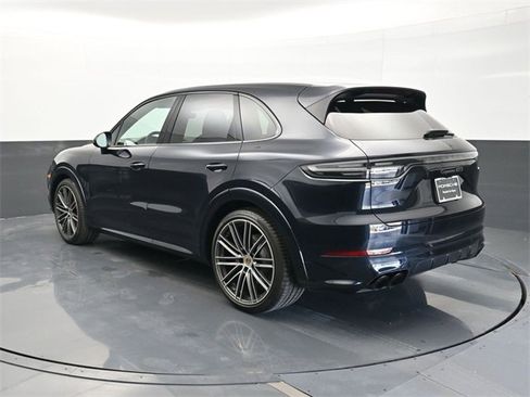 Used 2021 Porsche Cayenne GTS image 3