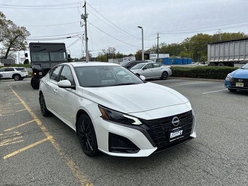 New 2026 Nissan Altima 2.5 SV w/ SV Special Edition Package AWD/4WD image 2