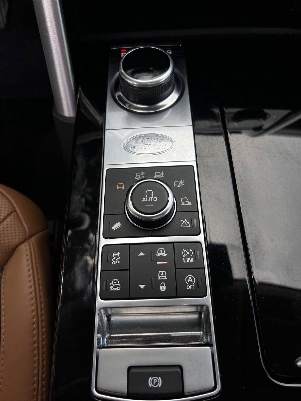 Used 2018 Land Rover Discovery HSE Luxury AWD/4WD image 25