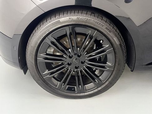 New 2026 Land Rover Range Rover Long Wheelbase SE AWD/4WD image 29