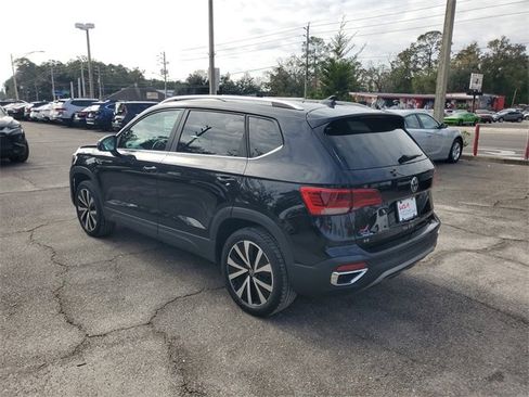 Used 2024 Volkswagen Taos SE image 3