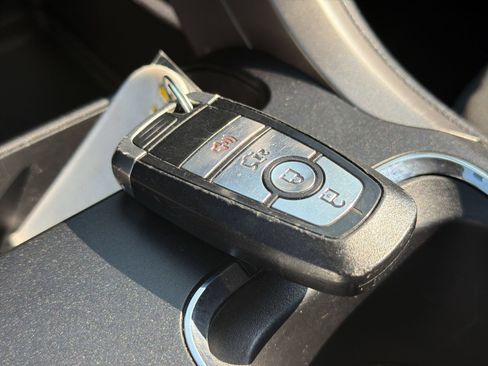 Used 2020 Ford Fusion SE FWD image 32