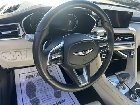 Used 2025 Genesis G70 2.5T image 10