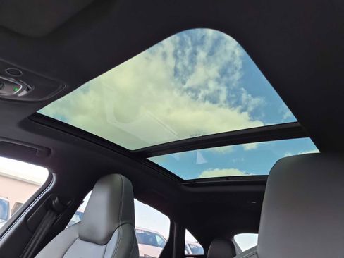 Certified 2022 Audi e-tron S Prestige w/ Prestige Package image 18