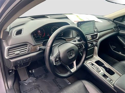 Used 2018 Honda Accord Touring image 9