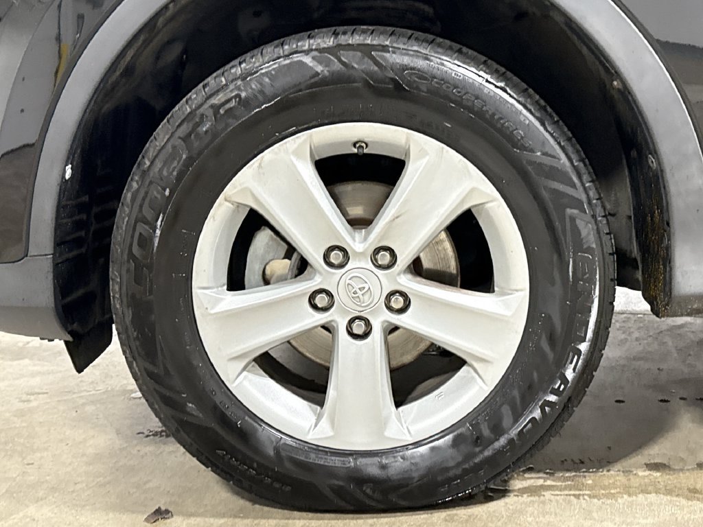 Used 2014 Toyota RAV4 XLE AWD/4WD image 27