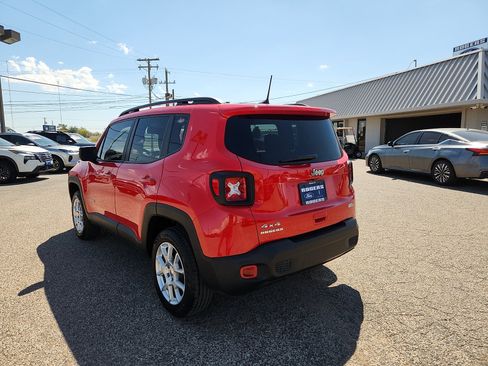 Used 2022 Jeep Renegade Latitude w/ Convenience Group image 5