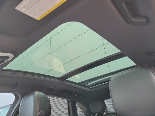 Certified 2023 Porsche Macan AWD/4WD image 39