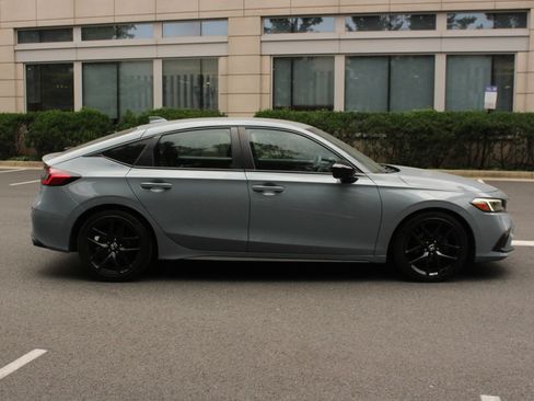 Used 2022 Honda Civic Sport image 6