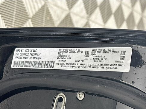 New 2025 RAM 2500 Limited w/ Towing Technology Group image 19