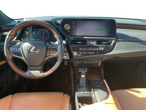 Used 2022 Lexus ES 300h w/ Luxury Package image 10