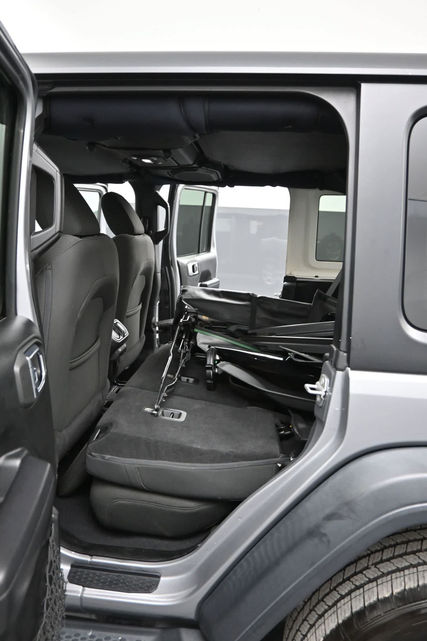 Used 2018 Jeep Wrangler Unlimited Sport S AWD/4WD image 15