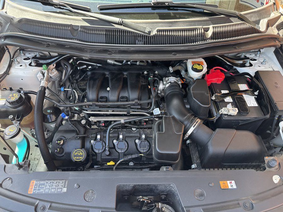 Used 2019 Ford Explorer XLT w/ Equipment Group 202A AWD/4WD image 40