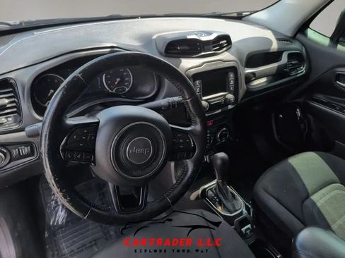Used 2017 Jeep Renegade Altitude FWD image 19