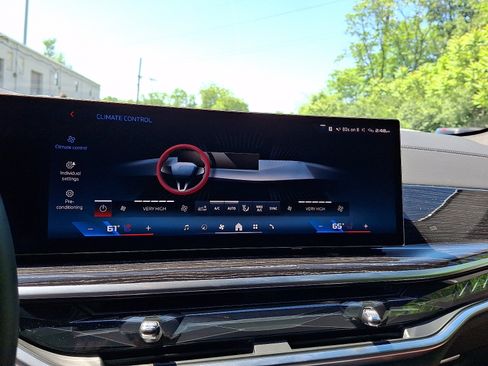 Used 2025 BMW X6 M60i AWD/4WD image 16