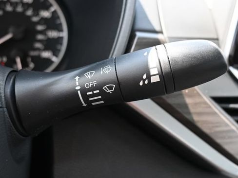 Used 2025 Nissan Altima 2.5 SV FWD image 34