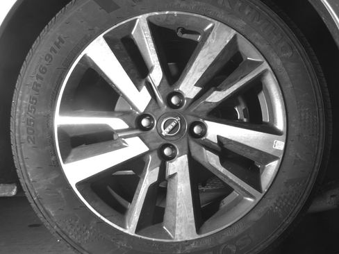 Used 2025 Nissan Versa SV FWD image 13