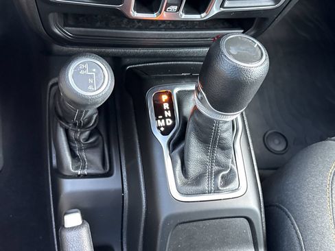 Used 2024 Jeep Wrangler Unlimited Sport AWD/4WD image 28