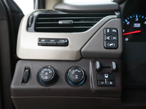 Used 2019 GMC Yukon XL Denali w/ Denali Ultimate Package AWD/4WD image 30