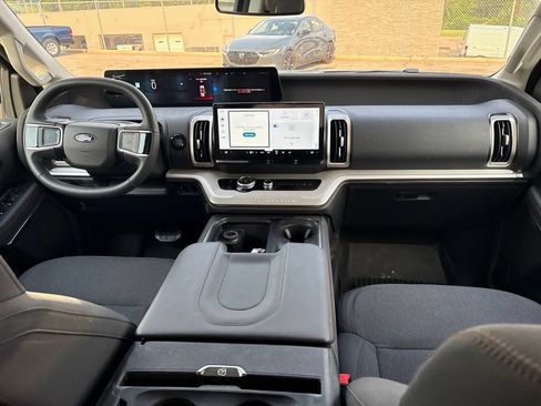 Used 2025 Ford Expedition Active AWD/4WD image 10