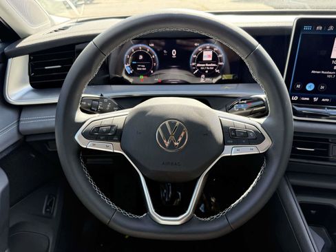 New 2026 Volkswagen Tiguan SE image 13
