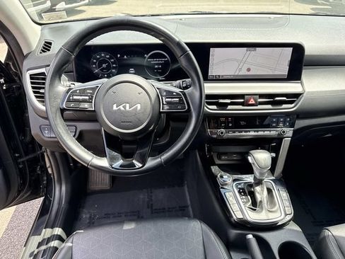 Used 2024 Kia Seltos EX FWD image 17