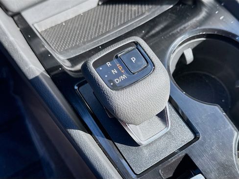 Used 2023 Nissan Rogue SV image 15