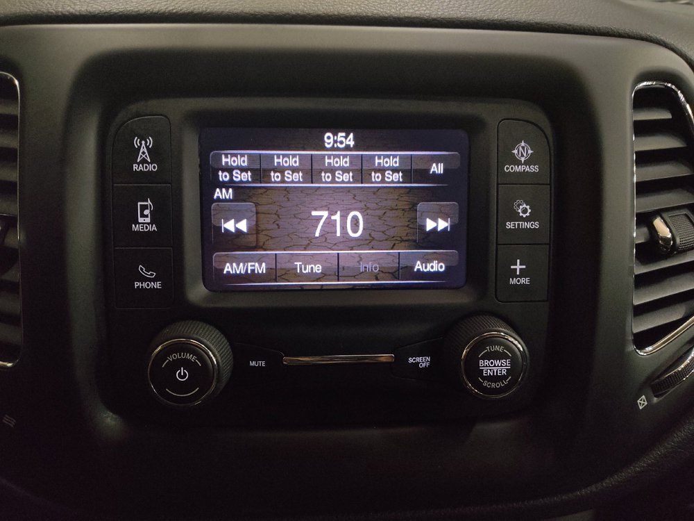 Used 2018 Jeep Compass Latitude AWD/4WD image 25