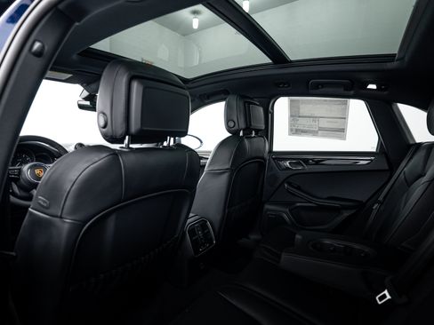 Certified 2026 Porsche Macan AWD/4WD image 23