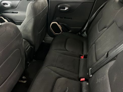 Used 2017 Jeep Renegade Latitude w/ Popular Equipment Group AWD/4WD image 5