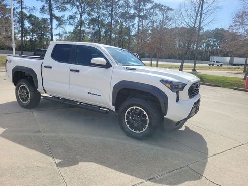 Certified 2025 Toyota Tacoma TRD Off-Road w/ TRD Off Road Upgrade Package image 9